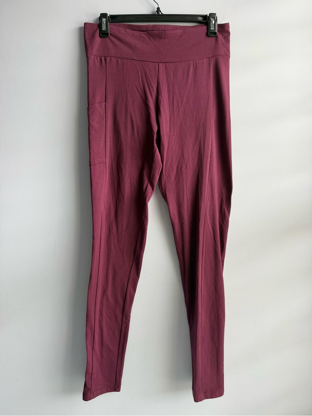 Hue Women’s Burgundy Tech Pocket Leggings Size Medium